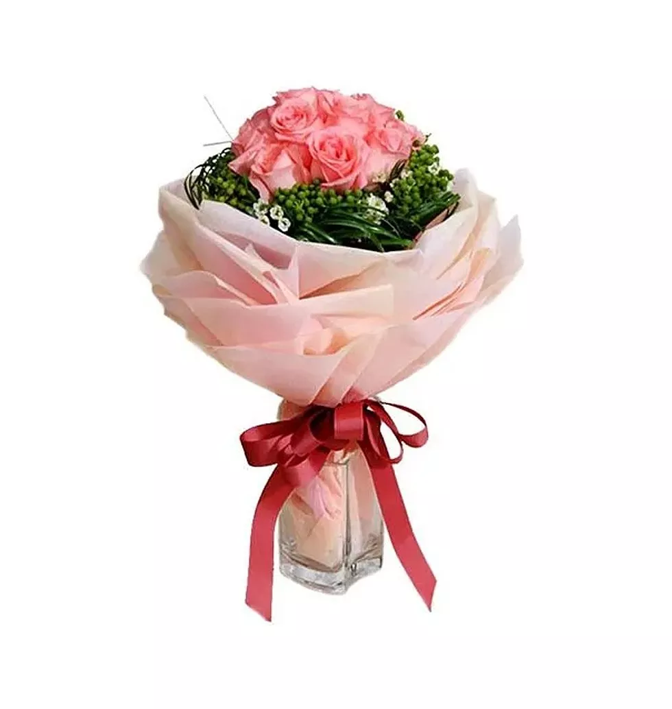 Pretty Round Shaped Bouquet of Pink Roses and Baby's Breath